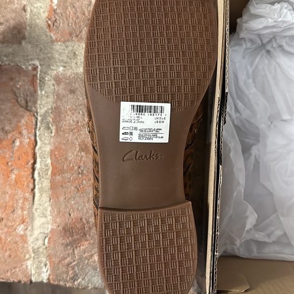 Clarks wide width size 8 Trish bell leopard loafers. - Picture 5 of 6